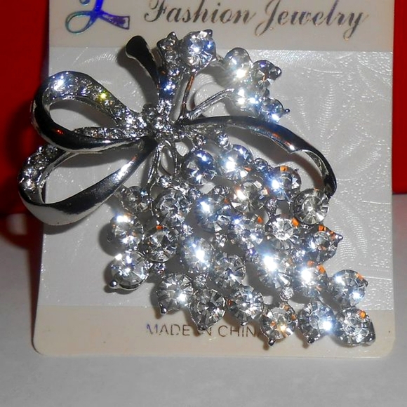 Cluster of Grapes Brooch - Picture 4 of 11